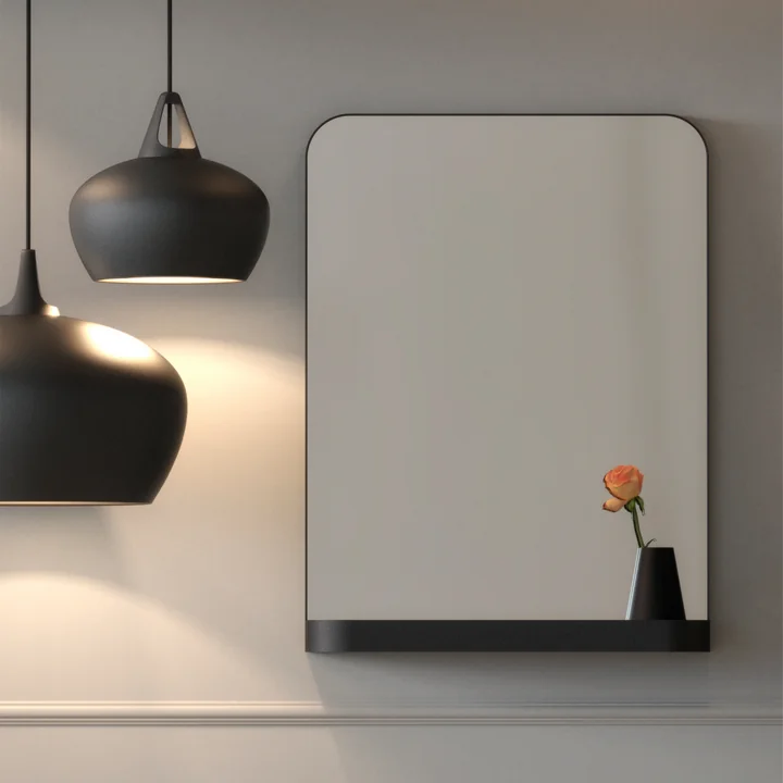 Le miroir minimaliste de Signatures TB600 avec l'étagère de Frost dans le couloir