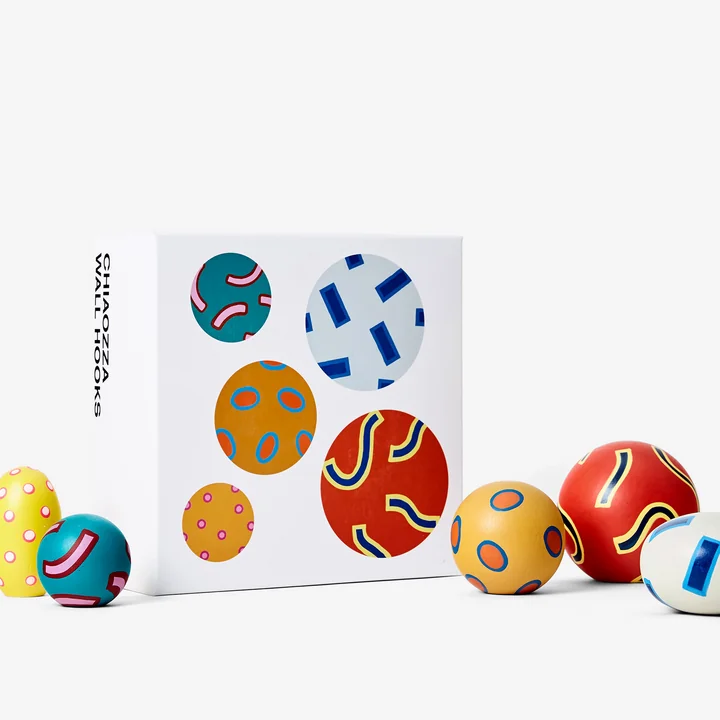 Les crochets muraux Chiaozza de Areaware avec emballage