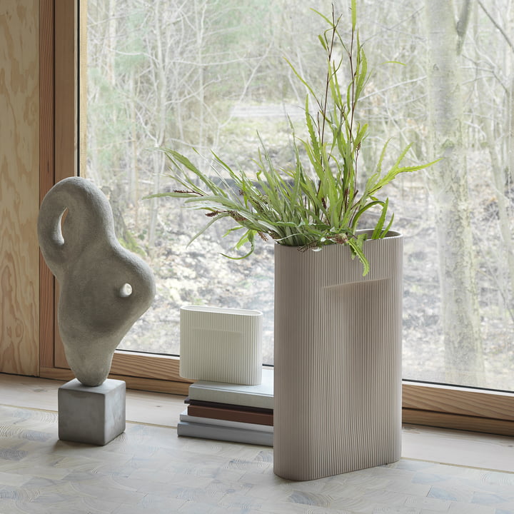 Ridge Vase de Muuto en blanc cassé et beige