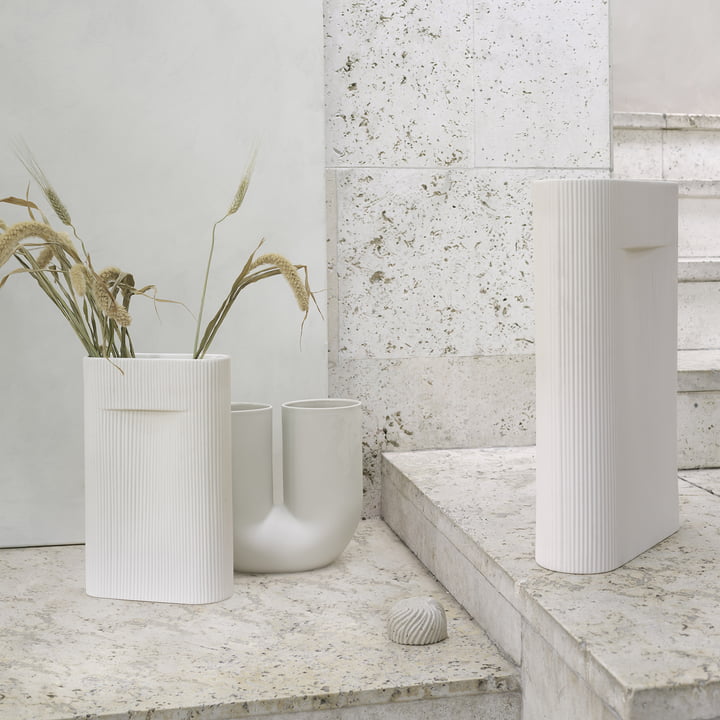 Ridge Vase de Muuto en blanc cassé