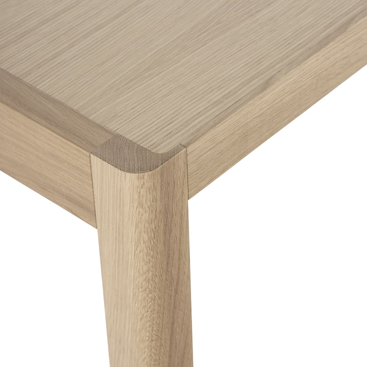 Workshop Table à manger en chêne de Muuto en détail