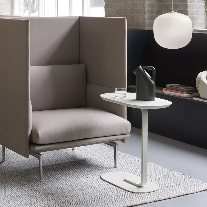 Relate Side Table de Muuto en blanc cassé