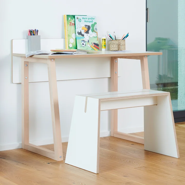 bureau pour enfants werk en blanc / hêtre et tabouret en blanc stubenhocker de Tojo