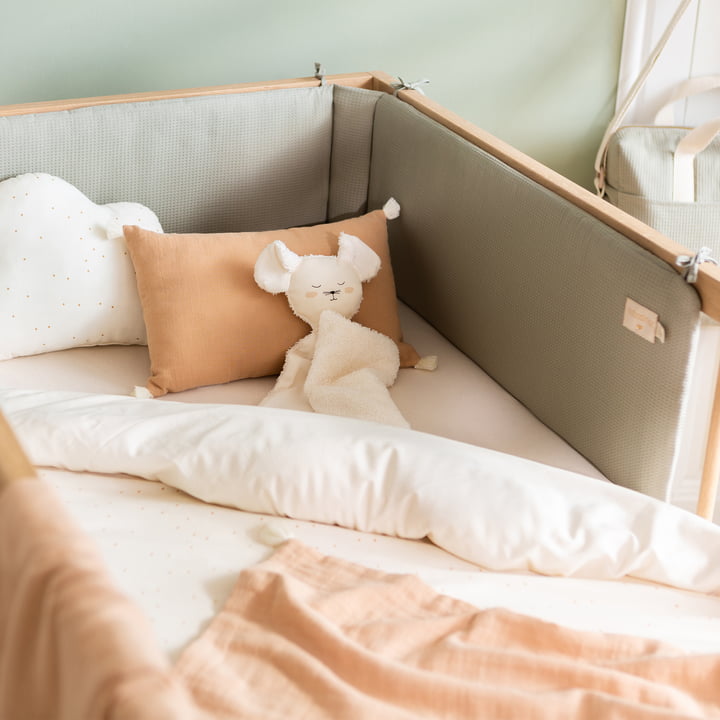 Nest Entourage de lit pour bébé avec structure en nid d'abeille par Nobodinoz en laurel green