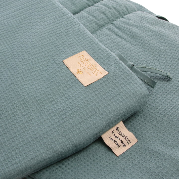 Nest Entourage de lit pour bébé avec structure en nid d'abeille par Nobodinoz en magic green