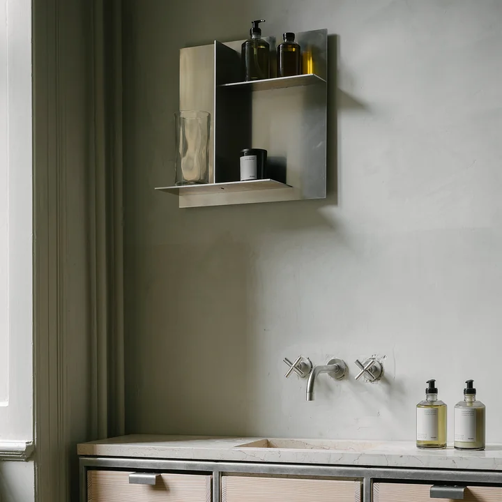 Rivet Typecase Étagère murale de Frama en aluminium