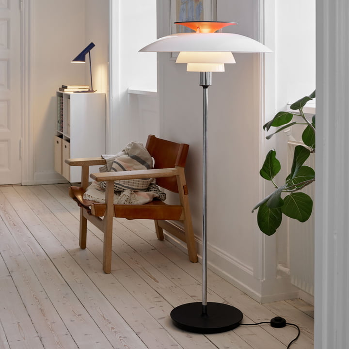 Lampe design à trois abat-jour dans le salon