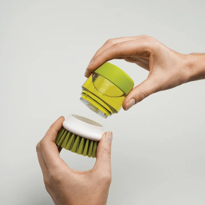 Palm Scrub Brosse à vaisselle avec distributeur de liquide vaisselle de Joseph Joseph