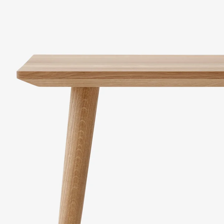 & Tradition - In Between Table d'appoint, chêne huilé