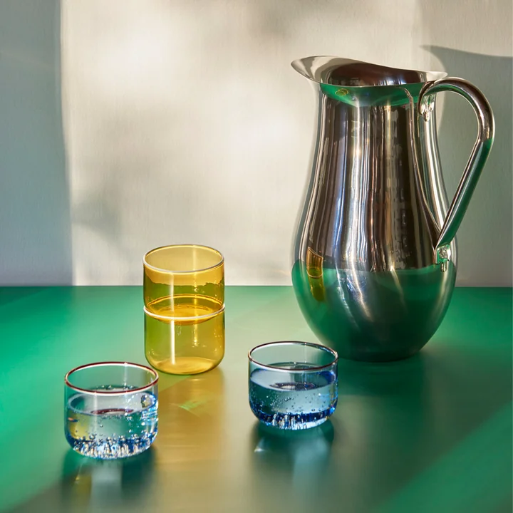 Les verres Tint et le pichet Indian de HAY