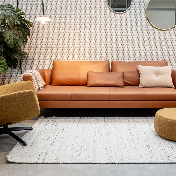 Tapis boule en feutre Pebble par Collection en beige chiné