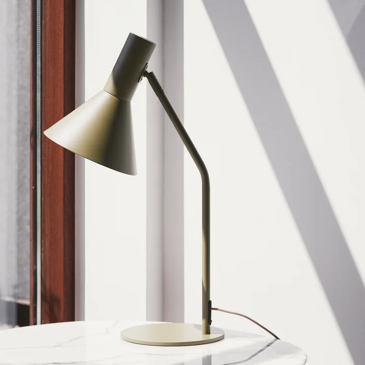 Lampe de table mince au look scandinave