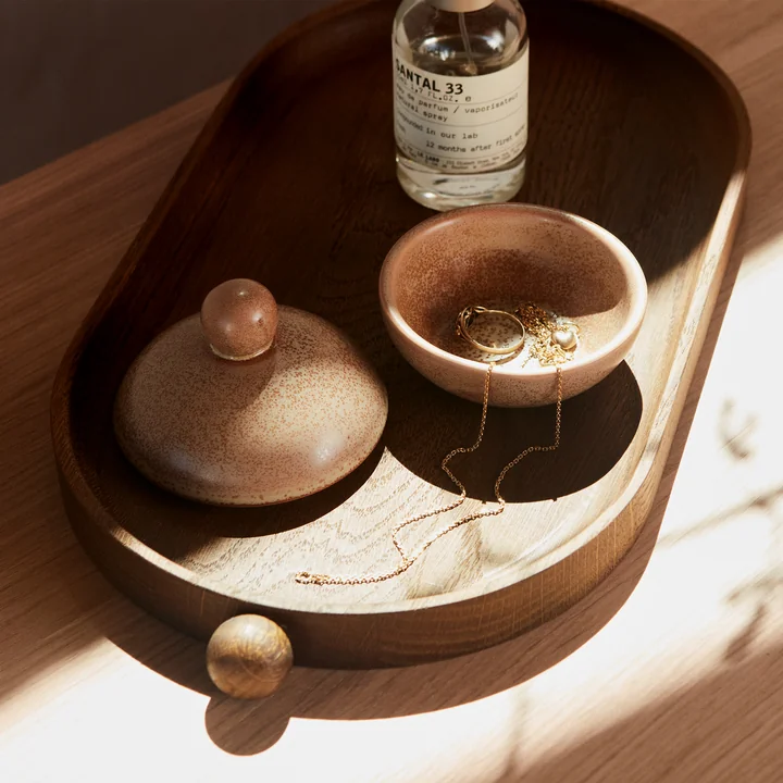 Plateau en bois Inka, 34 x 18 cm de OYOY en foncé