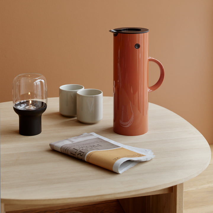 Verseuse isolante EM 77 de Stelton dans la couleur de la saison rust