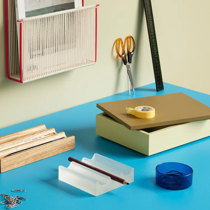 Boîte de rangement intemporelle sur le bureau