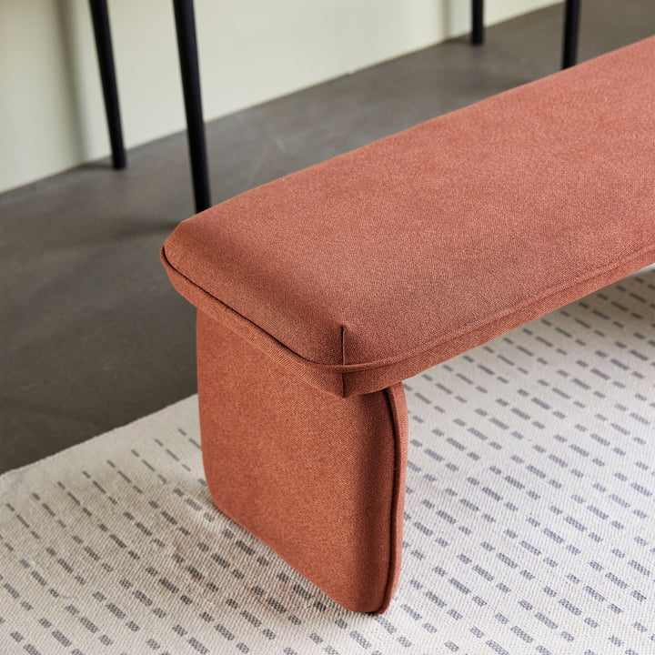 Banc rembourré élégant en rouge