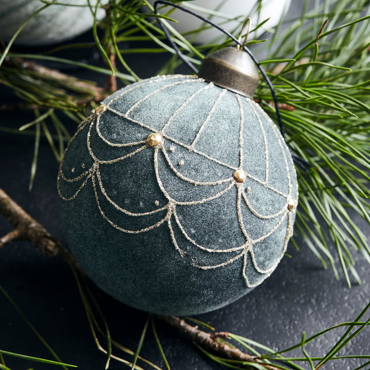 Velour boule de sapin de Noël de House Doctor dans la couleur vert poussiéreux