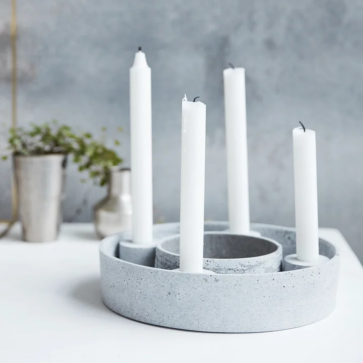 The Ring Porte-bougies pour bougies sur tige de House Doctor en couleur gris béton