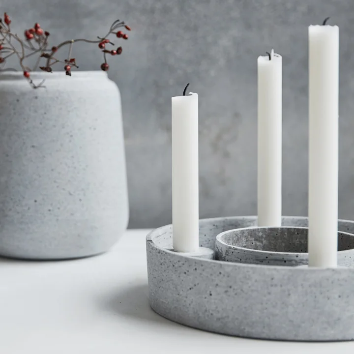 The Ring Porte-bougies pour bougies sur tige de House Doctor en couleur gris béton