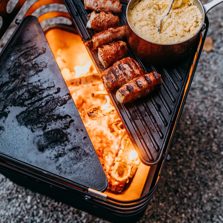 Panier à feu avec accessoires de barbecue