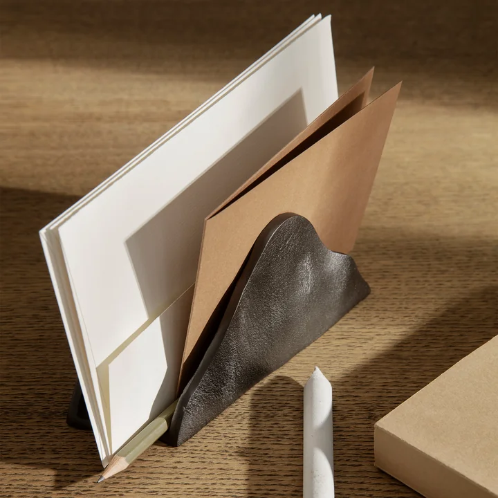 Yama Porte-lettres de Ferm Living de couleur noire