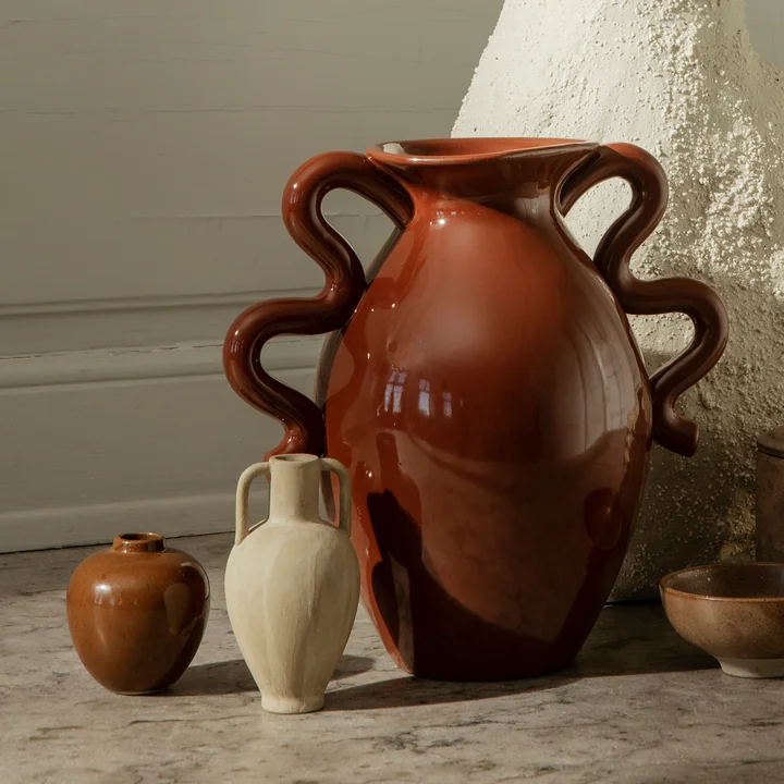 Verso Vase à fleurs de Ferm Living dans la couleur terracotta