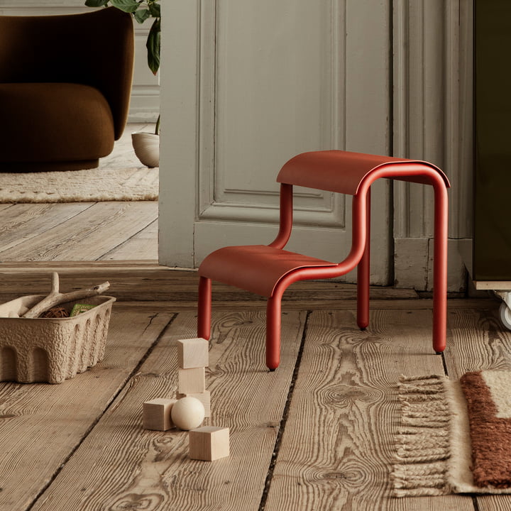 Up Step Tabouret multifonctionnel de ferm Living dans la couleur poppy red