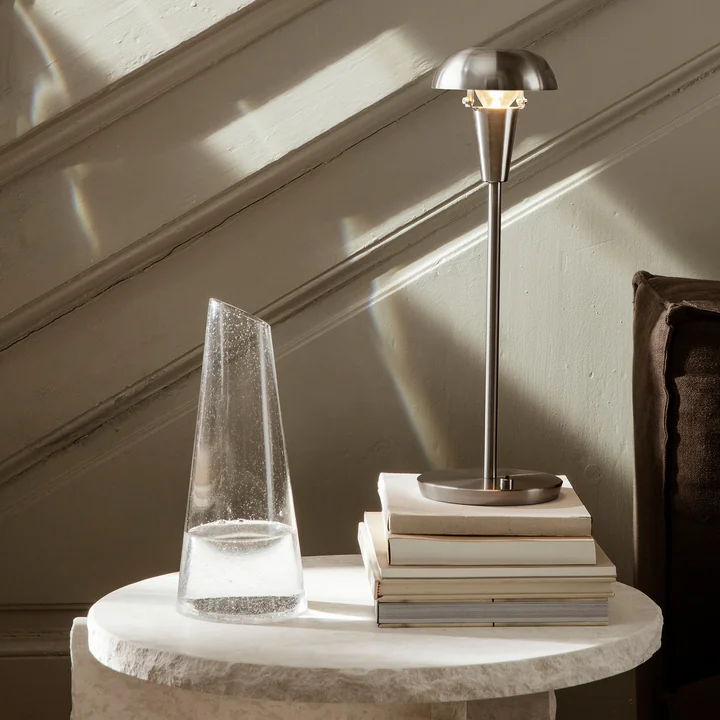 Tiny Lampe de table de Ferm Living dans la finition nickelée