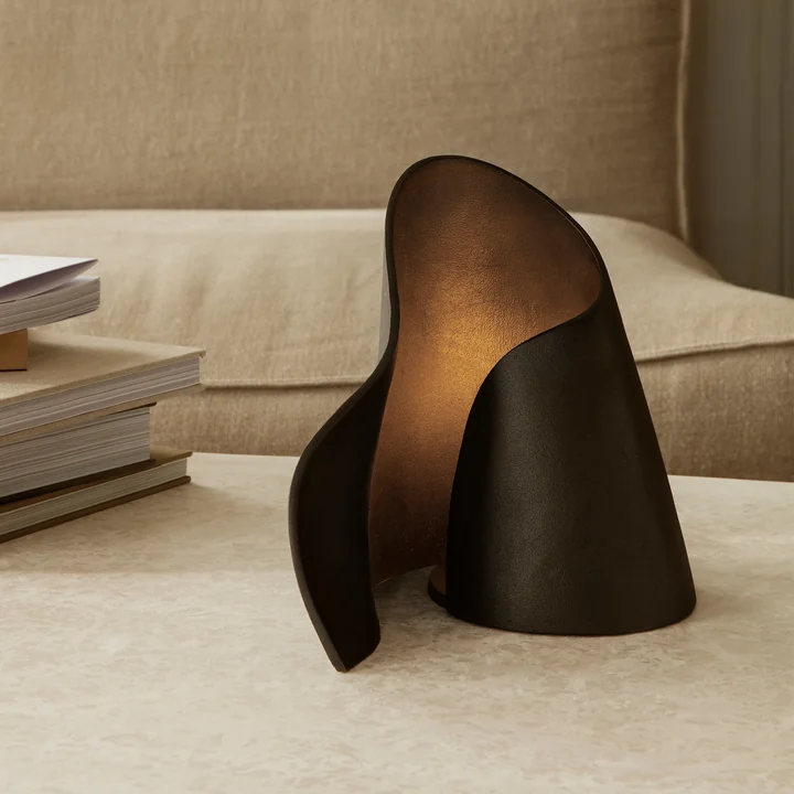 Oyster Lampe de table de Ferm Living dans la couleur noire