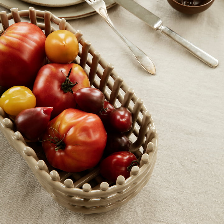 Panier en céramique ovale de ferm Living dans la couleur cashmere