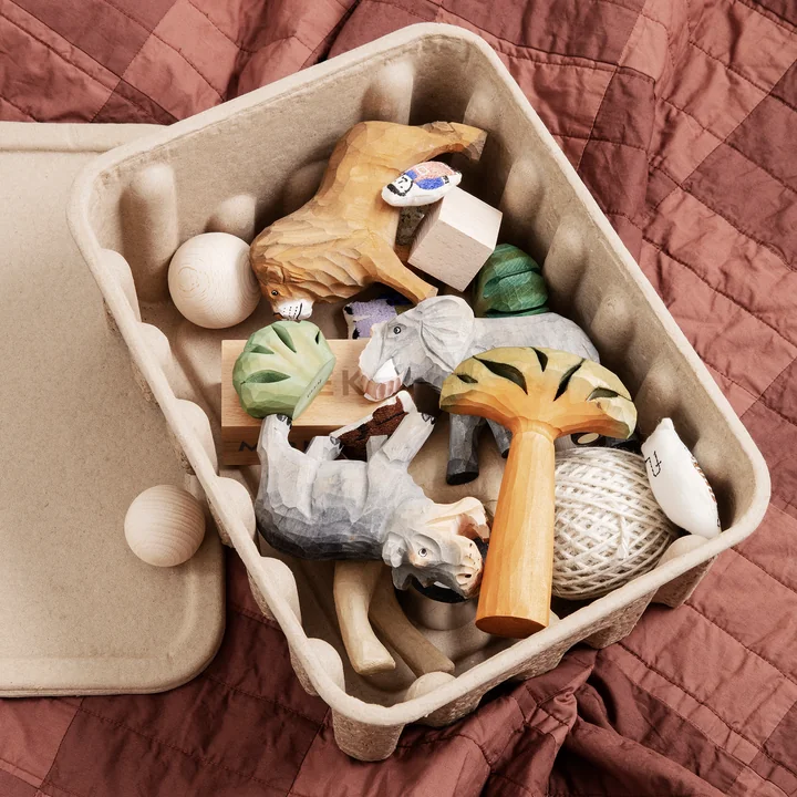 Figures en bois de safari sculptées à la main par Ferm Living