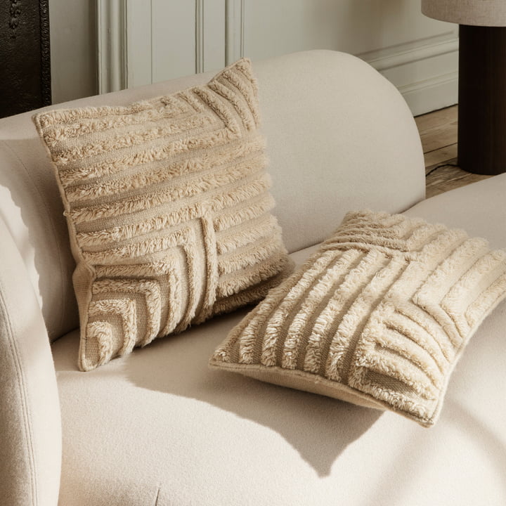 Crease Coussin en laine de ferm Living dans le coloris light sand