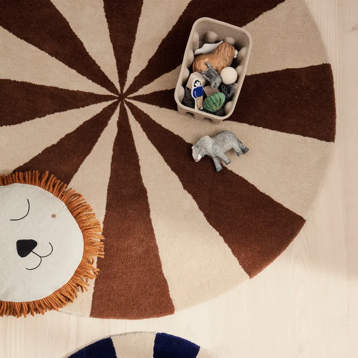 Arch Tapis touffeté de Ferm Living dans le design rouge brique / off-white