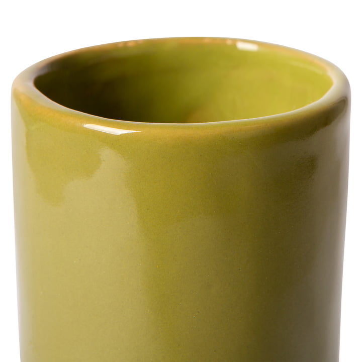 Objects Twisted Vase de HKliving dans la couleur glossy olive green