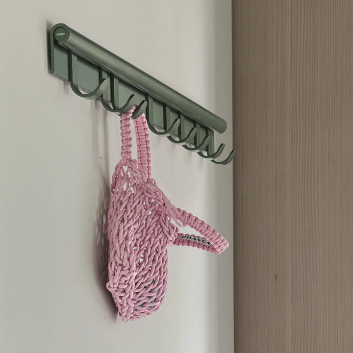 Coil Porte-manteau mural de Muuto dans la couleur vert foncé