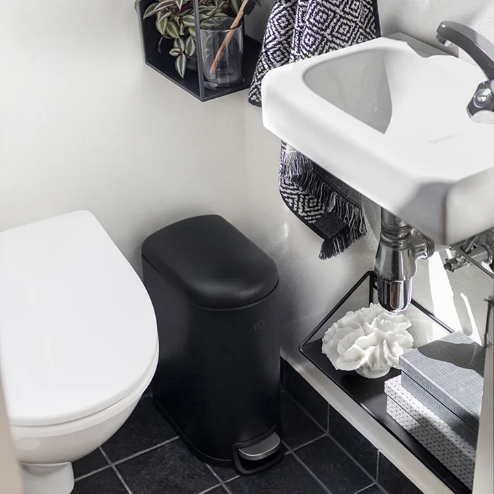 Walther Seau à pédale de Mette Ditmer en noir