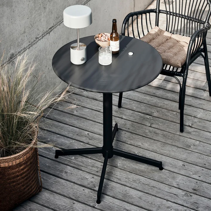 Helo Table de bistrot Outdoor de House Doctor dans la couleur noir