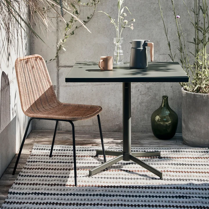 Helo Table de bistrot Outdoor de House Doctor dans la couleur verte