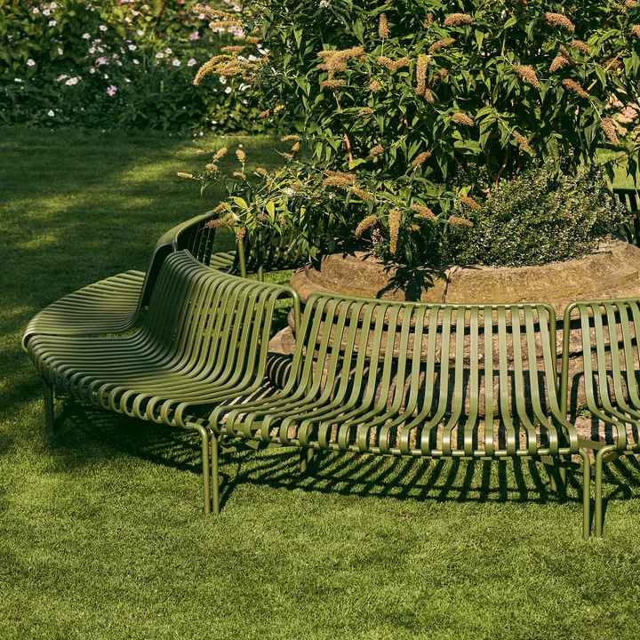 Palissade Park Dining Bench Out / Out de HAY dans la couleur olive