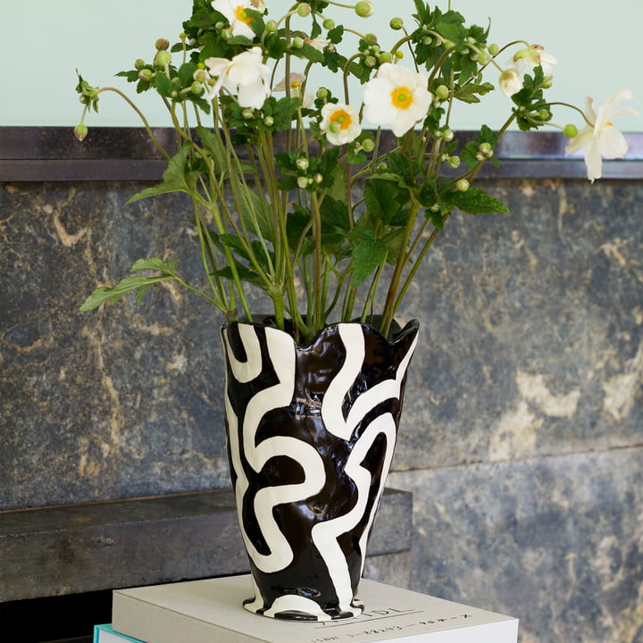 Jessica Hans Shadow Vase dans les couleurs noir / blanc