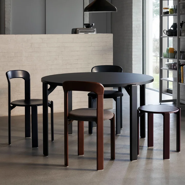 Rey Table de salle à manger, Ø 128,5 cm, deep black / Stratifié vulcano de HAY