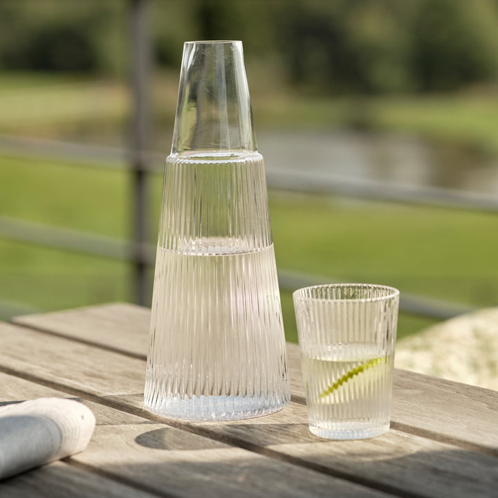 Pilastro Carafe avec verre 1 l en clair de Stelton