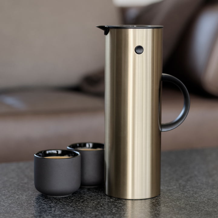 Verseuse isolante EM 77, 1 l en laiton brossé de Stelton