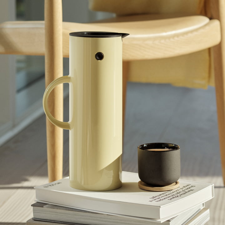 Pot isolant EM 77, 1 l dans mellow yellow de Stelton