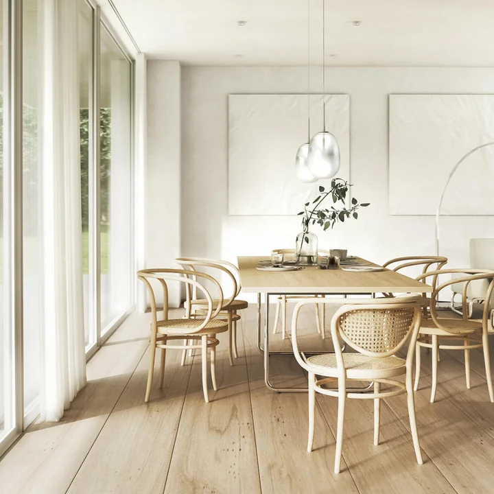 209 Chaise en bois courbé avec accoudoirs de Thonet