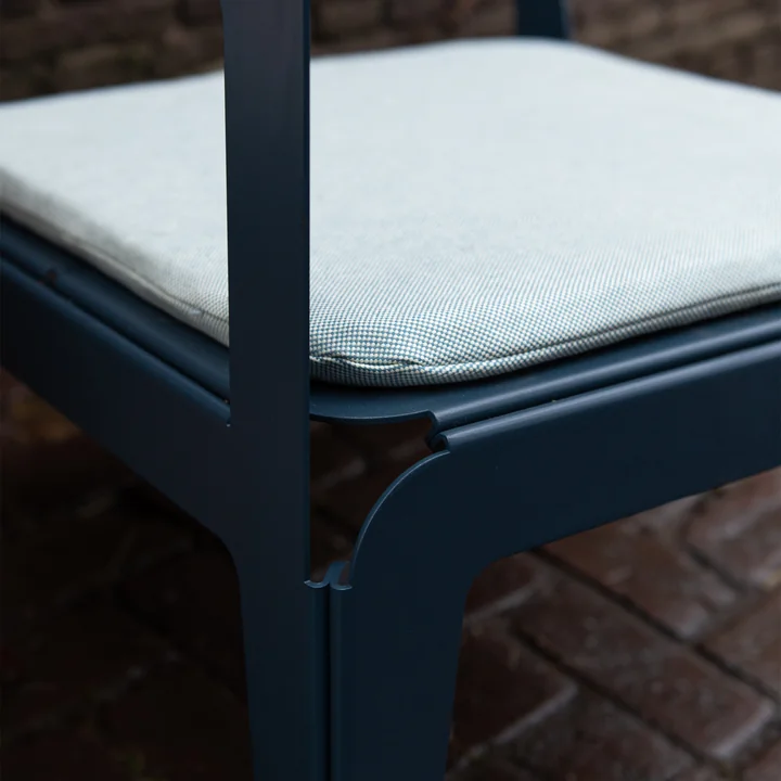 Bended Lounger Outdoor -chaise longue de Welevree dans la couleur grey blue