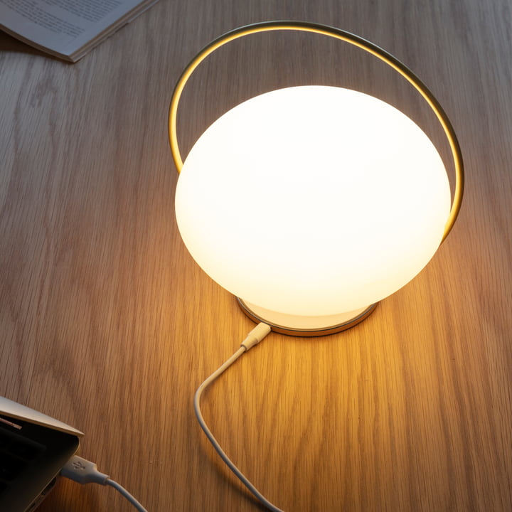 Orbit Lampe de bureau LED rechargeable de Umage