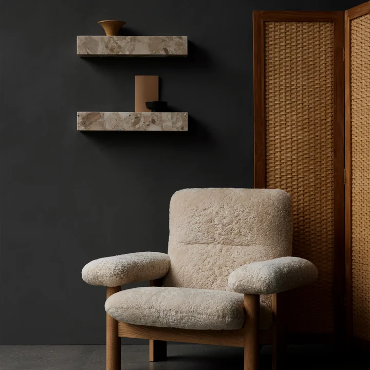 Plinth Etagère murale de Audo dans la couleur sable (Kunis Breccia)