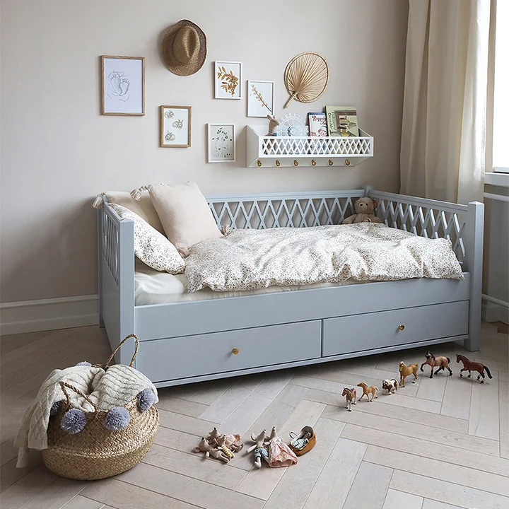 Harlequin Junior Daybed de Cam Cam Copenhagen en couleur gris clair
