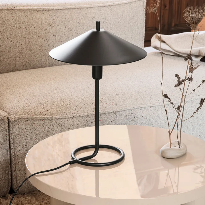 Filo Lampe de table de Ferm Living dans la couleur noir